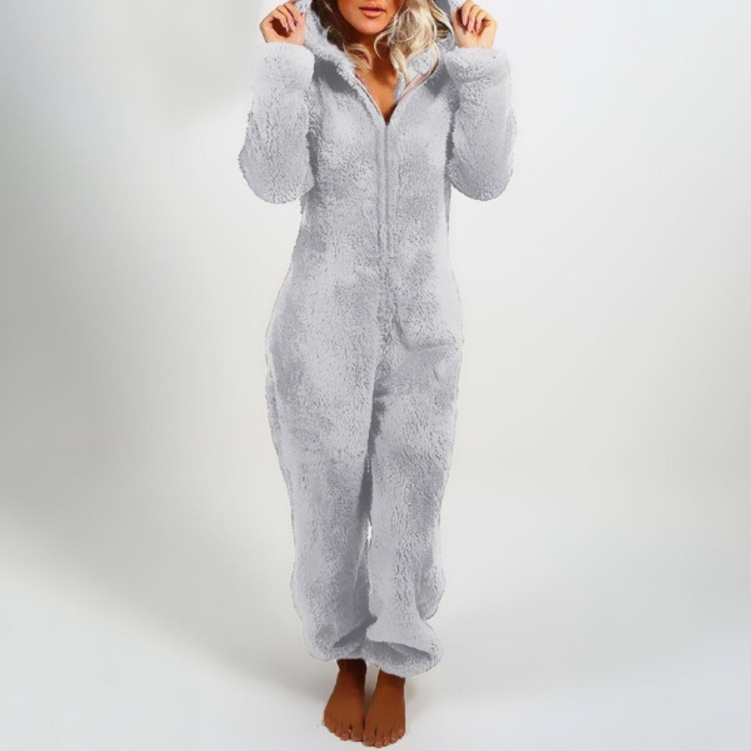 Tuta intera in pile grigio chiaro, donna, con cappuccio e zip frontale. Abbigliamento comodo, caldo, ideale per l'inverno e il relax a casa.
