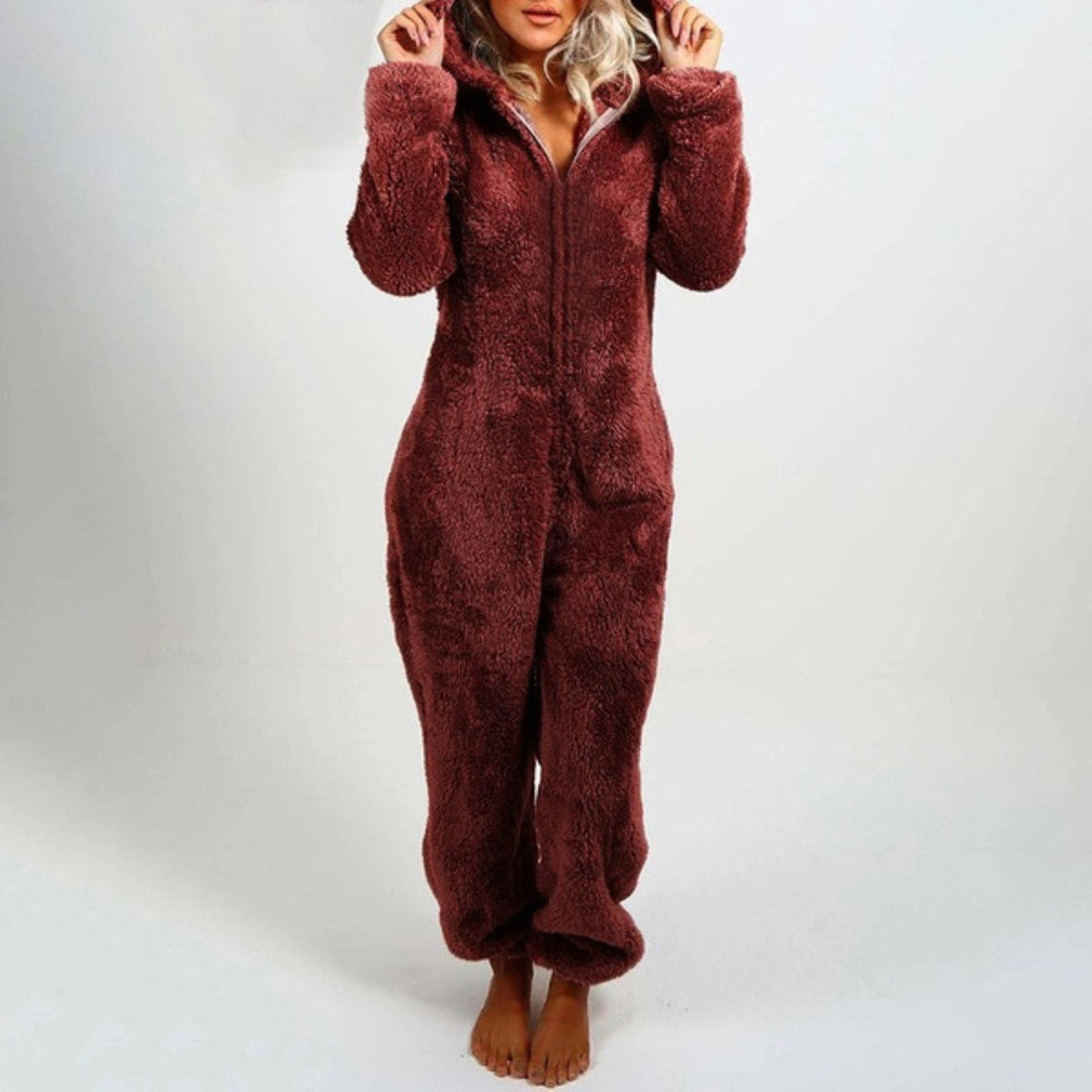 Tuta intera in pile marrone, donna, con cappuccio, comoda e calda, ideale per l'inverno. Abbigliamento casual, moda femminile, comfort domestico.