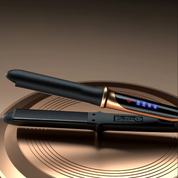 Piastra per capelli professionale nera e oro, display LED, impostazioni di temperatura regolabili, design elegante, styling capelli.