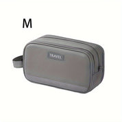 Astuccio da viaggio grigio taglia M, con manico laterale e doppia cerniera, ideale per organizzare accessori e articoli da toeletta.