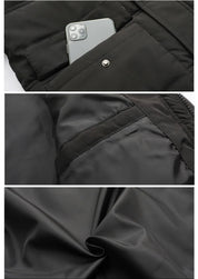 Giacca nera impermeabile con tasche multiple, dettagli in tessuto resistente e fodera interna. Ideale per smartphone, moda uomo, abbigliamento outdoor.