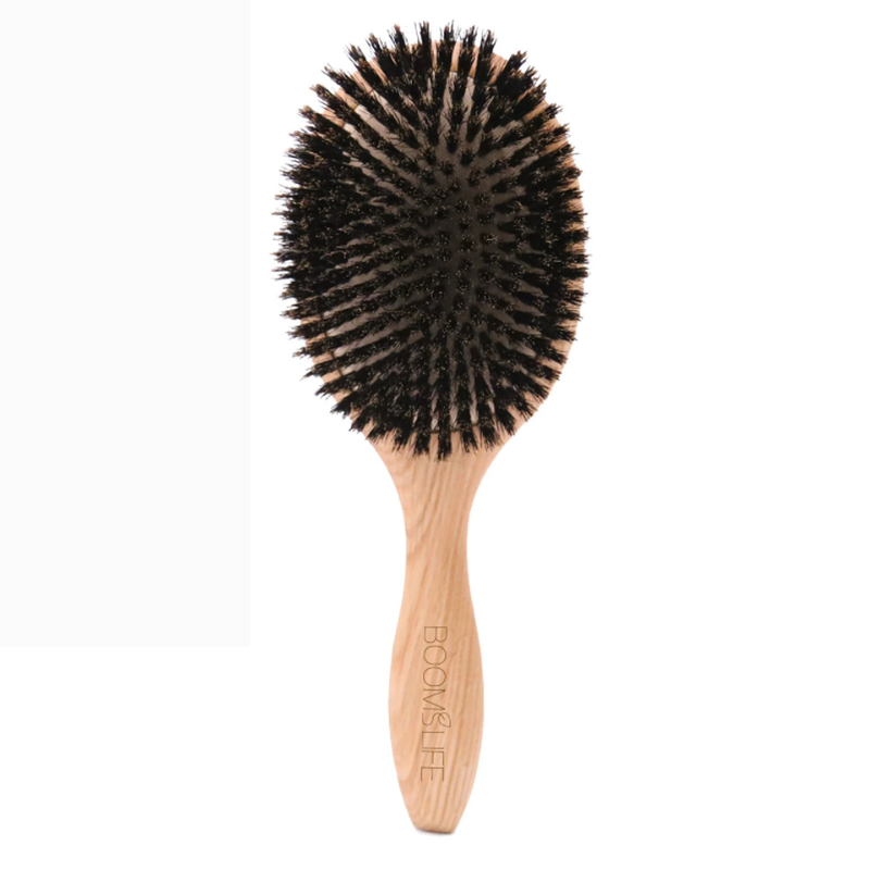 Spazzola per capelli in legno con setole naturali, manico ergonomico, ideale per districare e lisciare, cura capelli, accessorio bellezza eco-friendly.