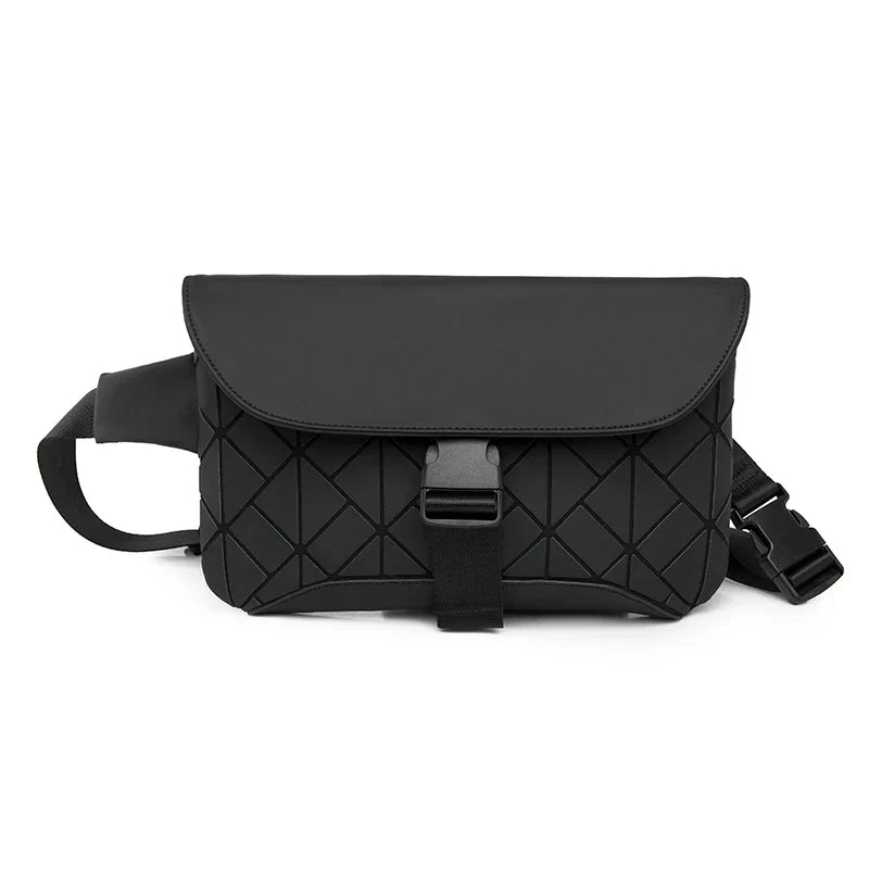 Marsupio nero elegante con motivo geometrico, chiusura a fibbia, cinturino regolabile. Accessorio moda unisex, ideale per viaggi e uso quotidiano.