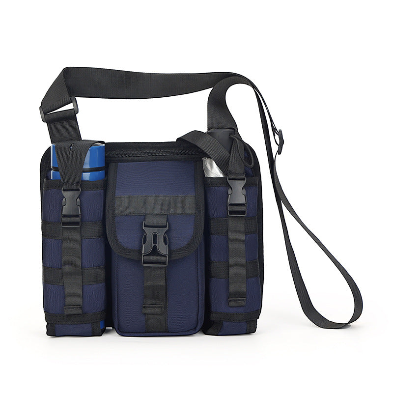 Borsa a tracolla tattica blu scuro con tasche multiple, cinturino regolabile, design robusto, ideale per escursioni e attività all'aperto.