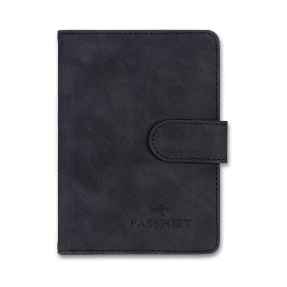 Custodia passaporto in pelle nera con chiusura a bottone, design elegante e resistente, ideale per viaggiatori. Accessorio viaggio essenziale.