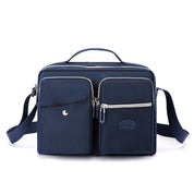 Borsa a tracolla blu scuro in pelle sintetica con tasche multiple e cerniere, ideale per uomo, design elegante e pratico per uso quotidiano.