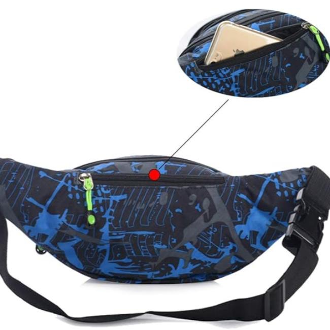 Marsupio sportivo nero e blu con stampa astratta, tasca con zip e scomparto per smartphone. Accessorio moda unisex, pratico e versatile.