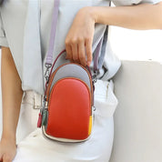 Borsa a tracolla donna in pelle multicolore, design moderno, chiusura zip, ideale per moda casual e uscite quotidiane. Accessorio trendy e pratico.