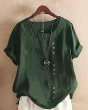 Blusa verde in lino con bottoni decorativi, maniche corte arrotolate, scollo rotondo, stile casual. Perfetta per look estivi e primaverili.