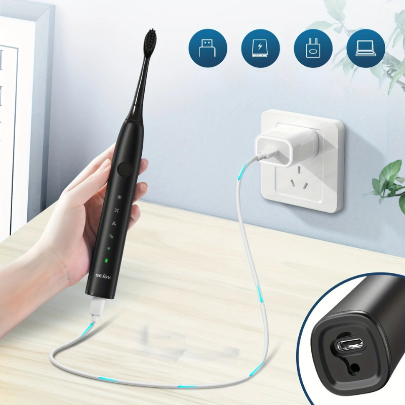 Spazzolino elettrico nero in carica, design moderno, connettore USB, icone funzionalità, su tavolo chiaro. Accessorio igiene orale avanzato.