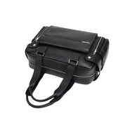 Borsa a tracolla in pelle nera, design elegante con cerniere argentate, manici robusti. Ideale per lavoro e viaggio. Accessorio moda uomo.