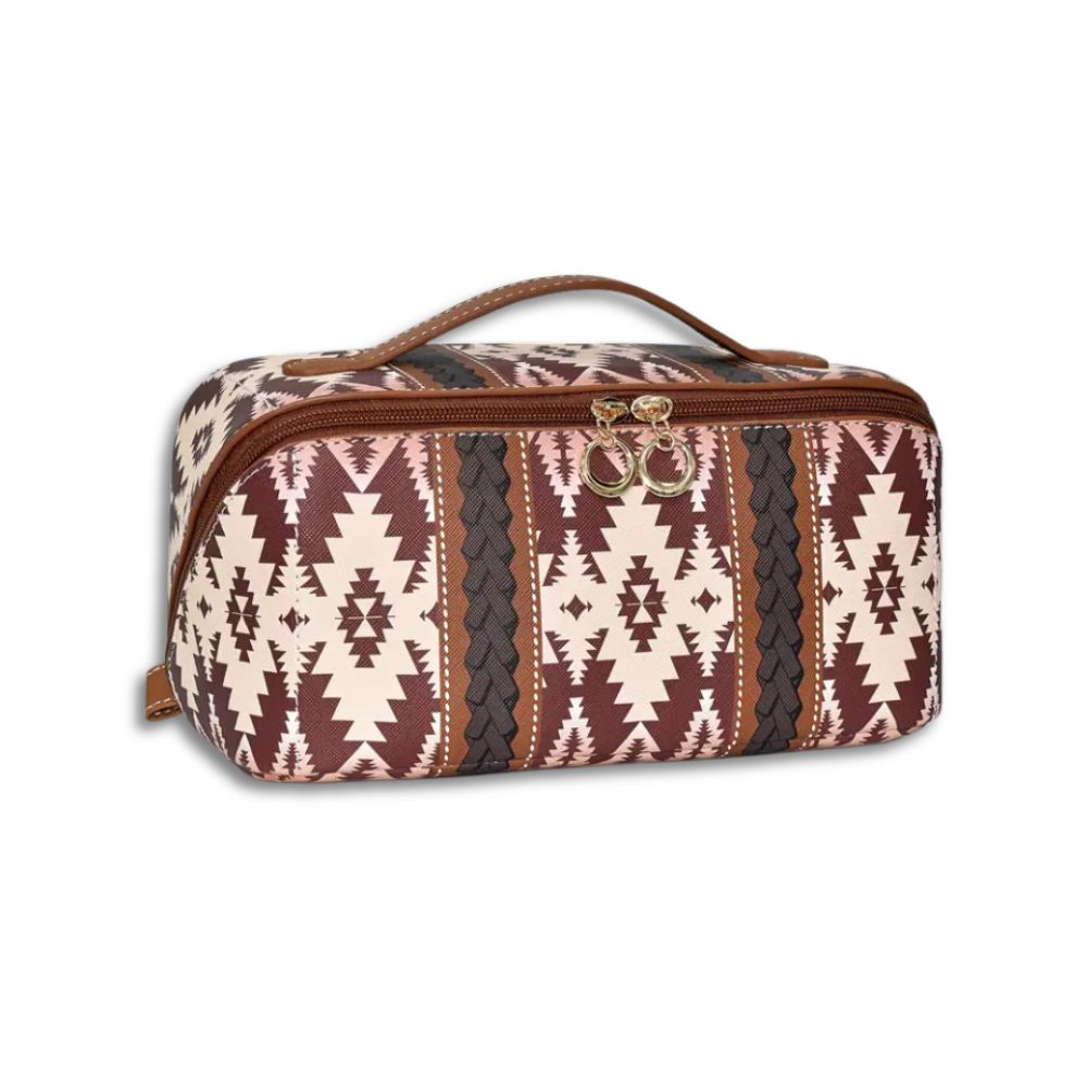 Borsa da toilette con motivo geometrico etnico, colori marrone e bianco, manico in pelle, chiusura a zip, ideale per viaggi e organizzazione.