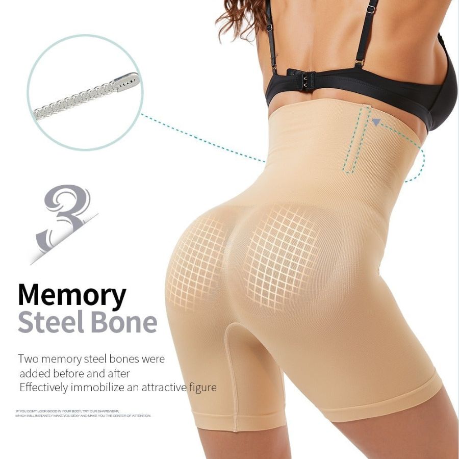 Donna in biancheria modellante beige con ossa in acciaio memory, evidenziate per supporto e forma. Intimo snellente, effetto modellante.