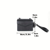 Borsa a tracolla nera in pelle, dimensioni 18x16x5 cm, con cinturino rimovibile. Design elegante e compatto, ideale per uso quotidiano.