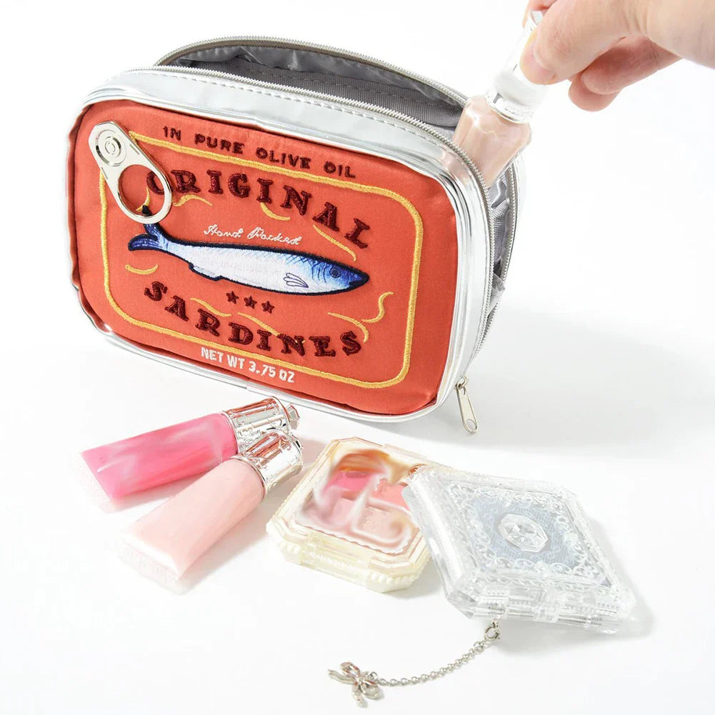 Borsa a forma di scatola di sardine in olio d'oliva, con accessori cosmetici. Design originale, ideale per trucco e viaggi.