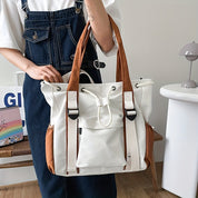 Borsa a tracolla bianca e marrone, design casual, con tasche multiple e manici robusti. Ideale per moda donna, accessori versatili e shopping.