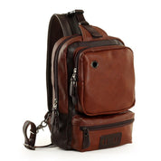 Zaino a tracolla in pelle marrone, design elegante e compatto, con tasche multiple e cerniere robuste. Ideale per viaggi e uso quotidiano.
