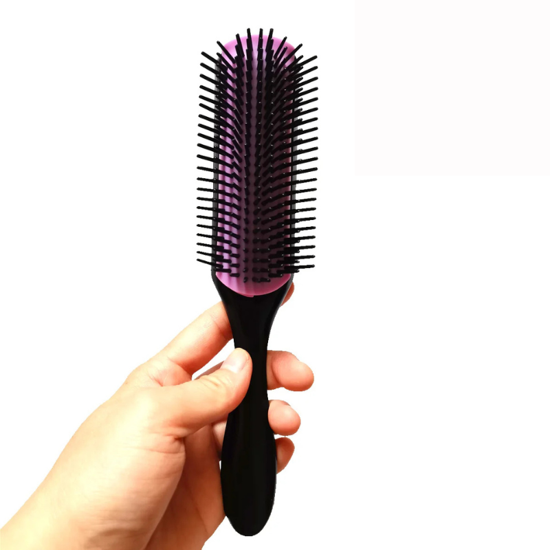 Spazzola per capelli nera e rosa con setole in plastica, impugnatura ergonomica. Ideale per districare e lisciare. Accessorio styling capelli.