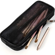Astuccio nero con cerniera contenente pennelli da trucco rosa e oro, ideale per cosmetici, accessori make-up, organizzazione viaggio.