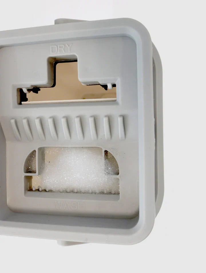 Dispenser detersivo lavastoviglie, scomparti asciugatura e lavaggio, plastica grigia, elettrodomestico cucina, ricambio lavastoviglie.