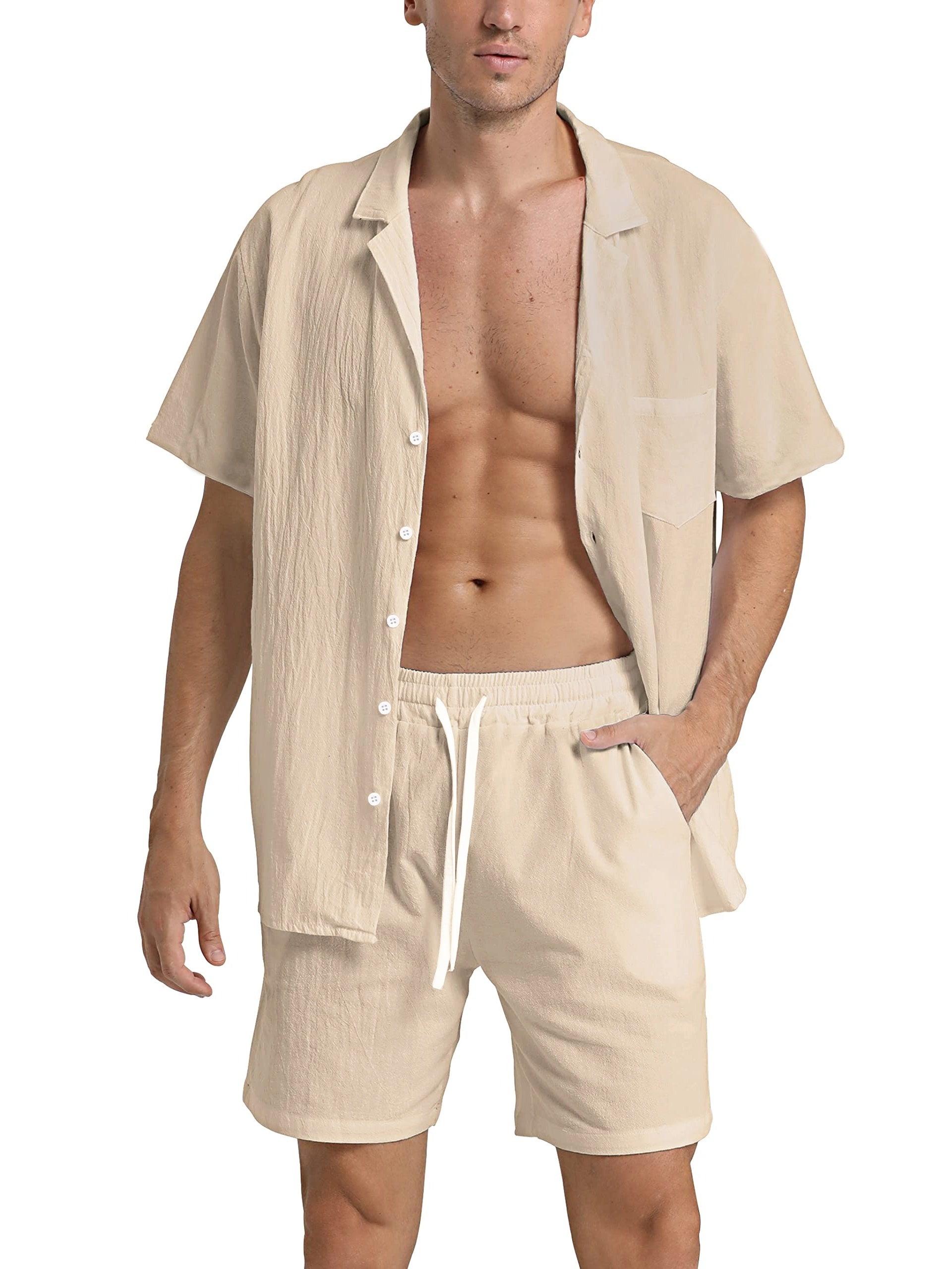 Camicia e pantaloncini beige da uomo, set estivo casual in cotone leggero, maniche corte, abbigliamento moda maschile, outfit estivo elegante.