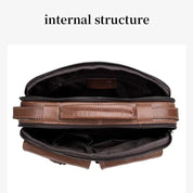Borsa in pelle marrone con struttura interna visibile, scomparti multipli e cerniere, ideale per lavoro e viaggio. Design elegante e funzionale.