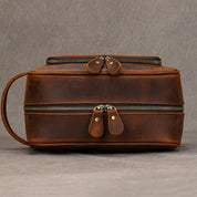 Borsa da viaggio in pelle marrone con doppia cerniera, design elegante e manico laterale. Ideale per uomo, accessorio moda, alta qualità.