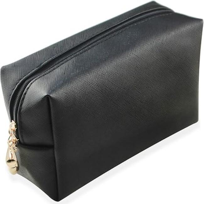 Astuccio nero in pelle sintetica con cerniera dorata, ideale per cosmetici o accessori da viaggio. Design elegante e resistente.