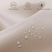 Tessuto impermeabile beige con gocce d'acqua, texture resistente e non assorbente. Ideale per arredamento e rivestimenti durevoli.