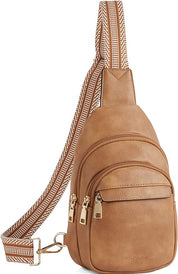 Zaino monospalla in pelle marrone con cerniere dorate e tracolla regolabile a righe. Design elegante e pratico per uso quotidiano.