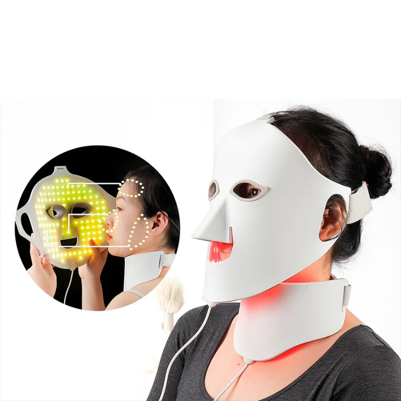 Maschera LED terapia luce per viso e collo, donna in uso. Trattamento bellezza, cura pelle, anti-età, fototerapia, dispositivo estetico avanzato.