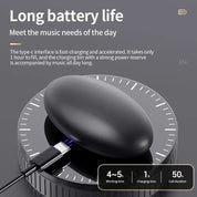 Caricatore wireless nero su base circolare con cavo USB-C, evidenziato per lunga durata batteria e ricarica rapida. Ideale per musica continua.