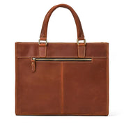Borsa tote in pelle marrone con manici robusti e tasca frontale con cerniera. Elegante e spaziosa, ideale per lavoro e uso quotidiano.
