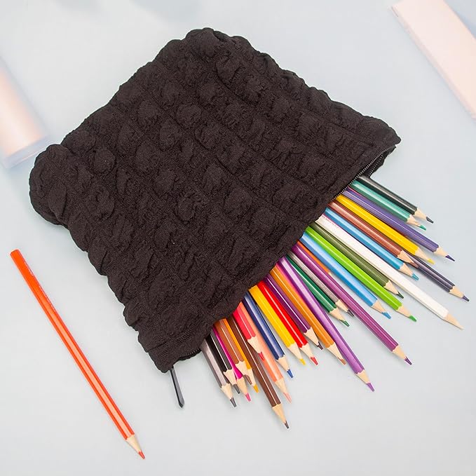 Astuccio nero in tessuto con matite colorate, accessorio scolastico, cancelleria creativa, organizzazione ufficio, design elegante e funzionale.