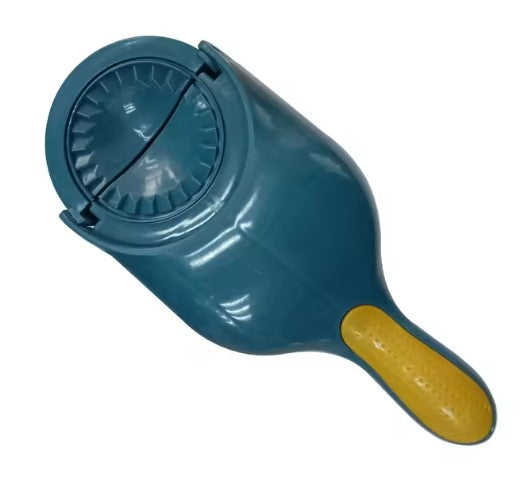 Schiaccianoci manuale blu con impugnatura gialla ergonomica, design robusto per noci di varie dimensioni, utensile da cucina essenziale.