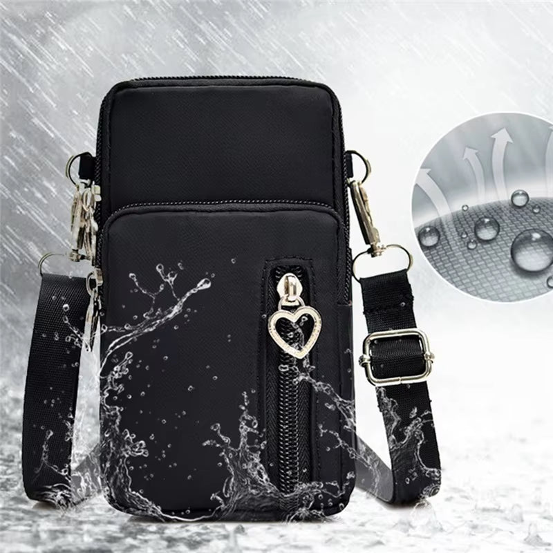 Borsa a tracolla impermeabile nera con cerniera e decorazione a cuore, ideale per smartphone. Design resistente all'acqua, perfetta per attività all'aperto.