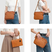 Borsa a tracolla in pelle marrone, design elegante e versatile, indossata da modelli. Ideale per moda casual e abbigliamento quotidiano.