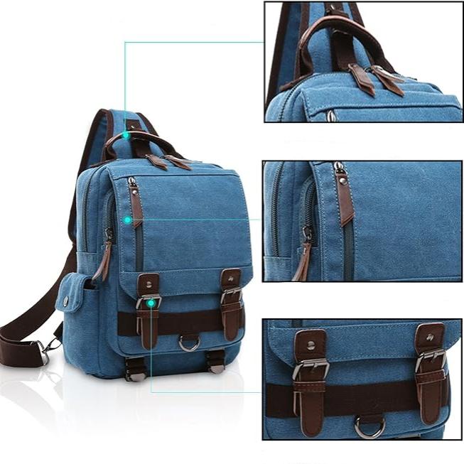 Zaino a tracolla in tela blu con dettagli in pelle marrone, tasche multiple, cerniere robuste e fibbie regolabili. Design pratico e resistente.