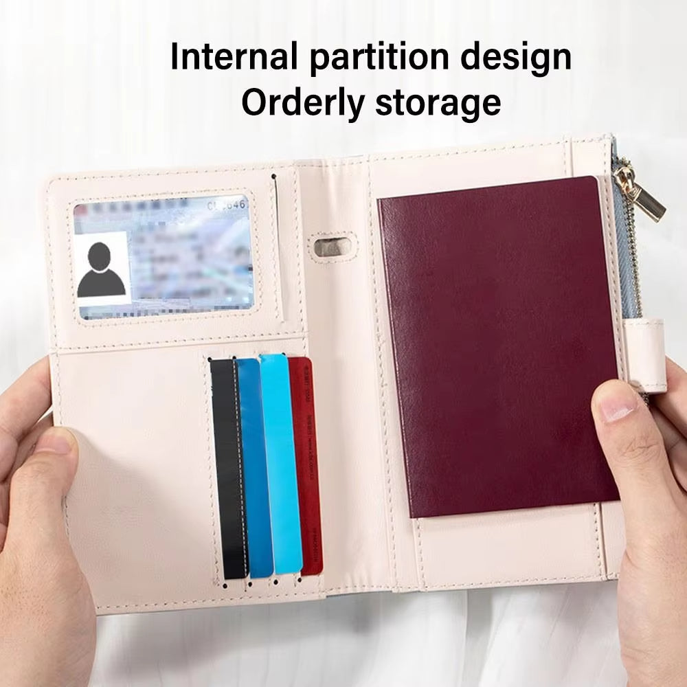 Portafoglio in pelle beige con design a scomparti, spazio per carte di credito, documento d'identità e passaporto. Organizzazione pratica e ordinata.