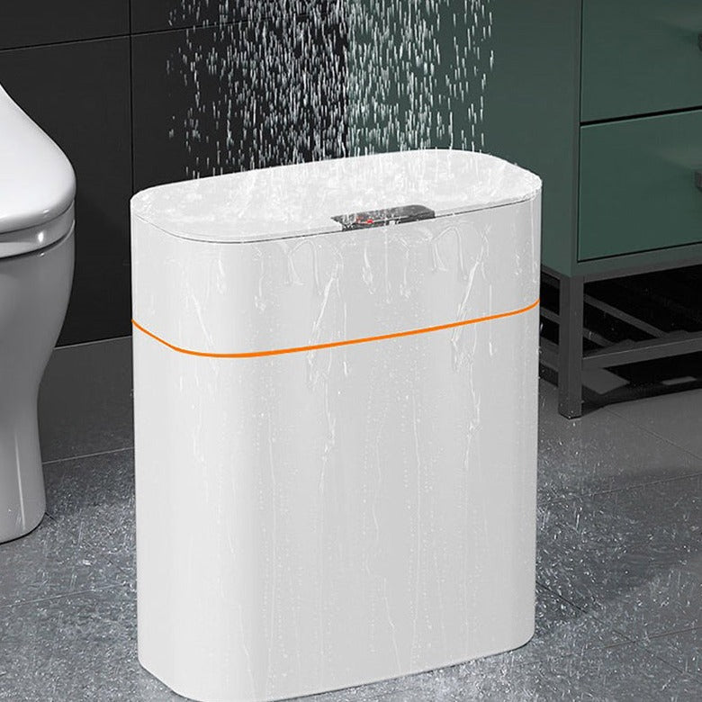 Contenitore impermeabile bianco con coperchio, posizionato in bagno, resistente all'acqua, design moderno, ideale per ambienti umidi.