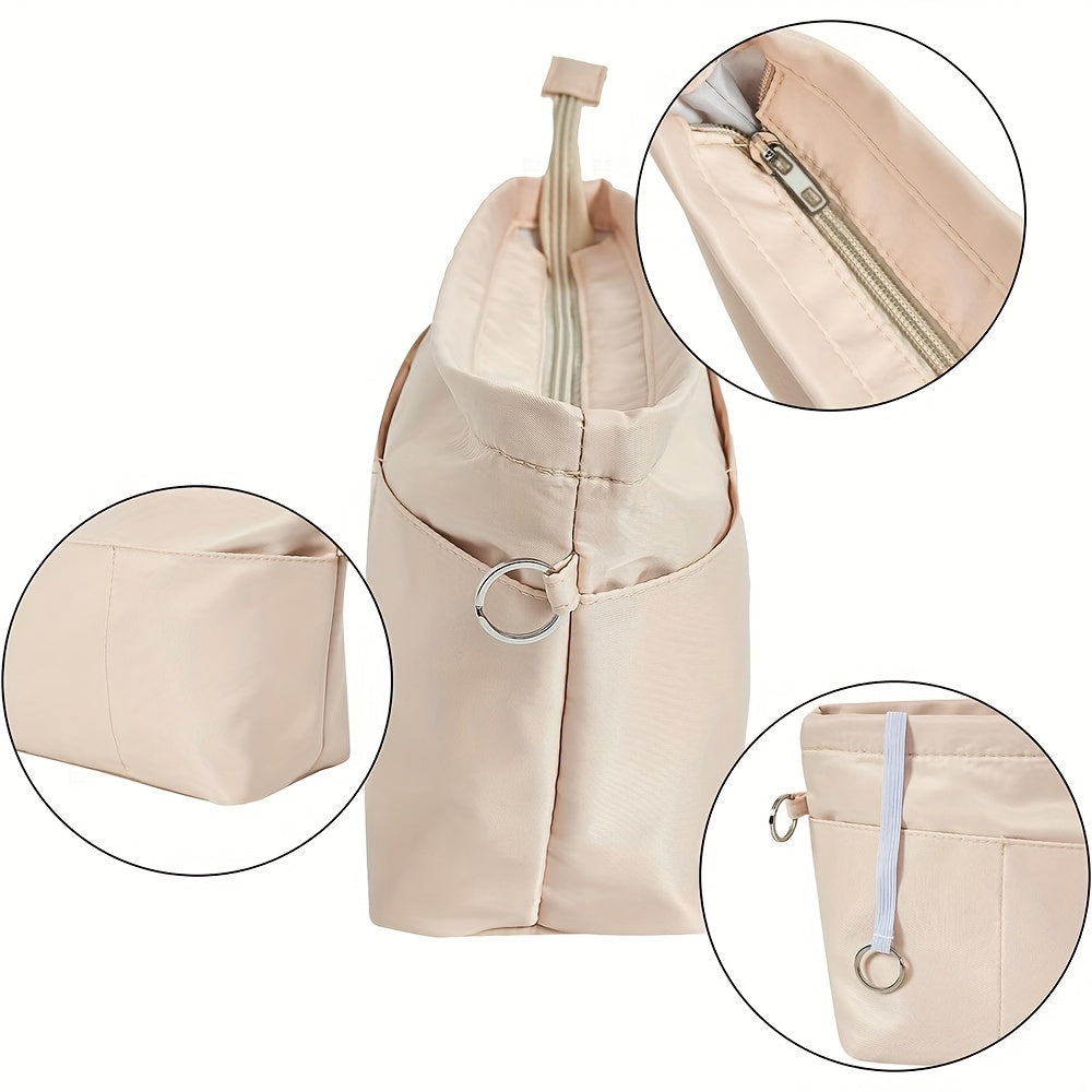 Borsa cosmetica beige con cerniera, anello portachiavi e dettagli interni. Ideale per trucco e accessori da viaggio. Design elegante e funzionale.