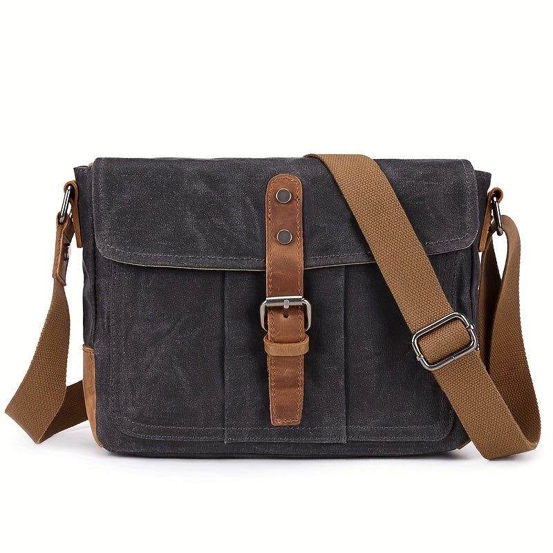 Borsa a tracolla in tela nera con cinturino regolabile marrone, chiusura a fibbia in pelle. Design casual, ideale per uomo e donna.