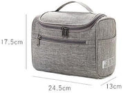 Borsa da toilette grigia, dimensioni 24,5x17,5x13 cm, con manico superiore e tasche con cerniera. Ideale per viaggi, organizer cosmetici.