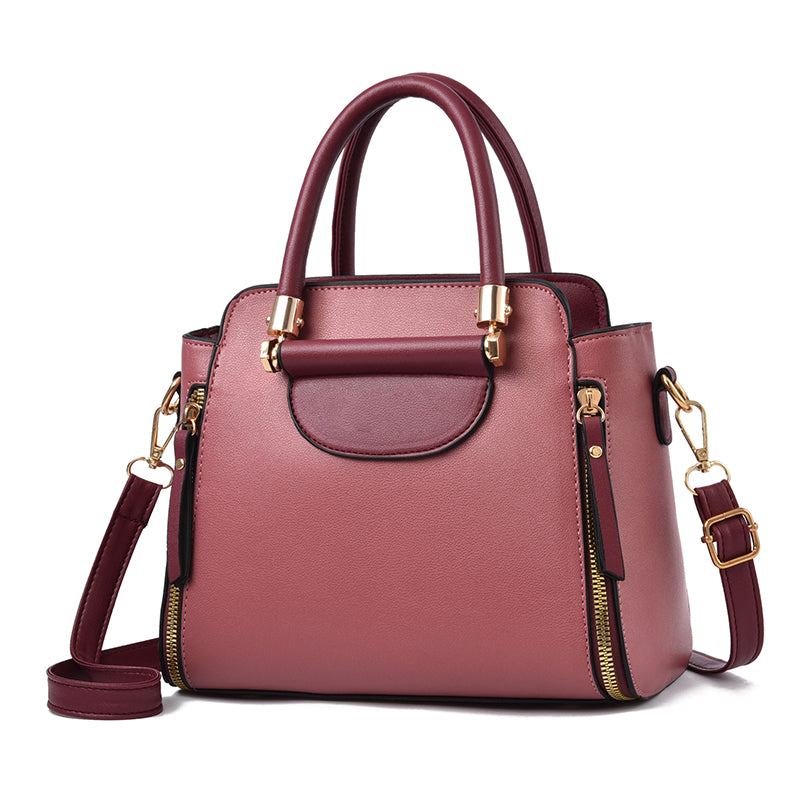 Borsa a mano in pelle rosa con tracolla regolabile, dettagli dorati e chiusura a zip. Elegante accessorio moda donna.