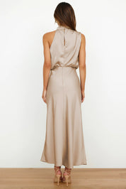Elegante Vestito Lungo in Raso con Attraente Scollo Halter Neck