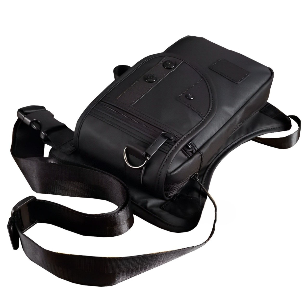 Zaino monospalla nero in pelle, design moderno, con tasche multiple e cerniere, ideale per uomo, perfetto per viaggi e uso quotidiano.