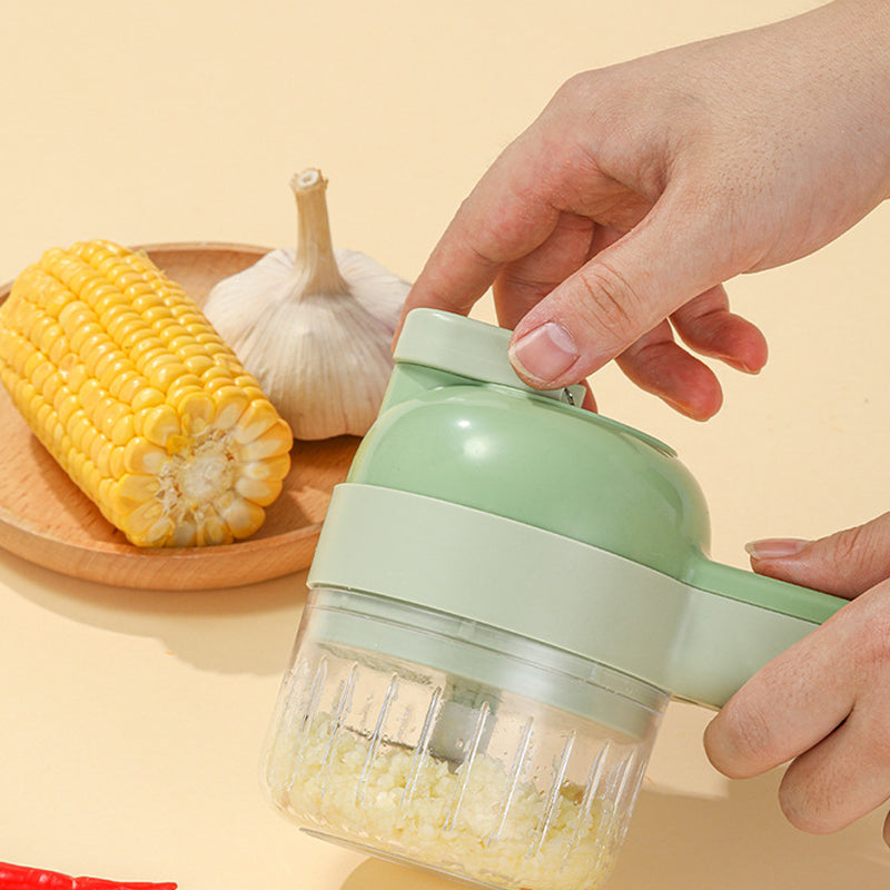 Tritatutto manuale verde in plastica, ideale per aglio e verdure. Design compatto, facile da usare in cucina. Accessorio essenziale per cucinare.