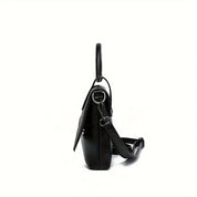 Borsa a tracolla nera in pelle, vista laterale, con manico superiore e tracolla regolabile. Design elegante e moderno per donna.