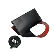 Borsa a tracolla in pelle nera e rossa con tracolla regolabile, design elegante e moderno, accessorio moda donna, perfetta per ogni occasione.