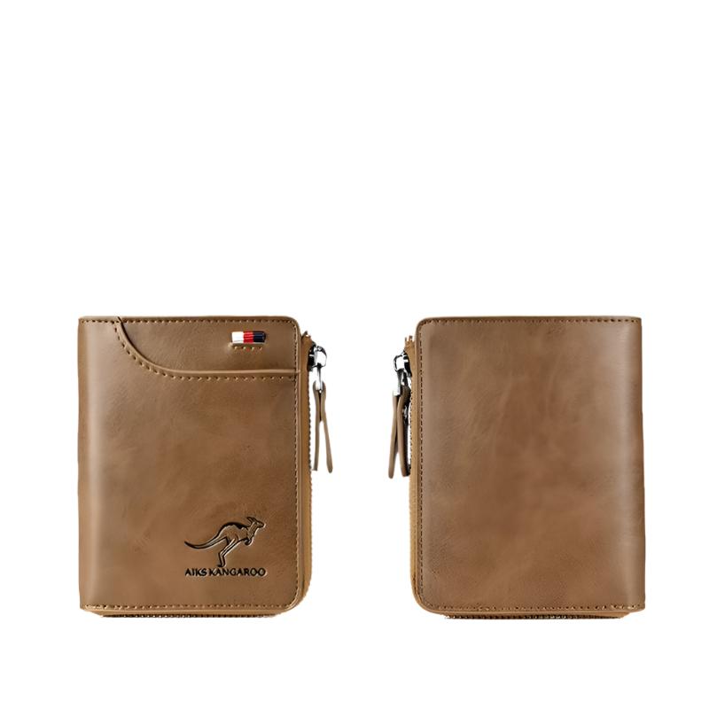 Portafoglio uomo in pelle marrone, design compatto con cerniera, logo canguro inciso, ideale per carte e contanti. Accessorio elegante e funzionale.